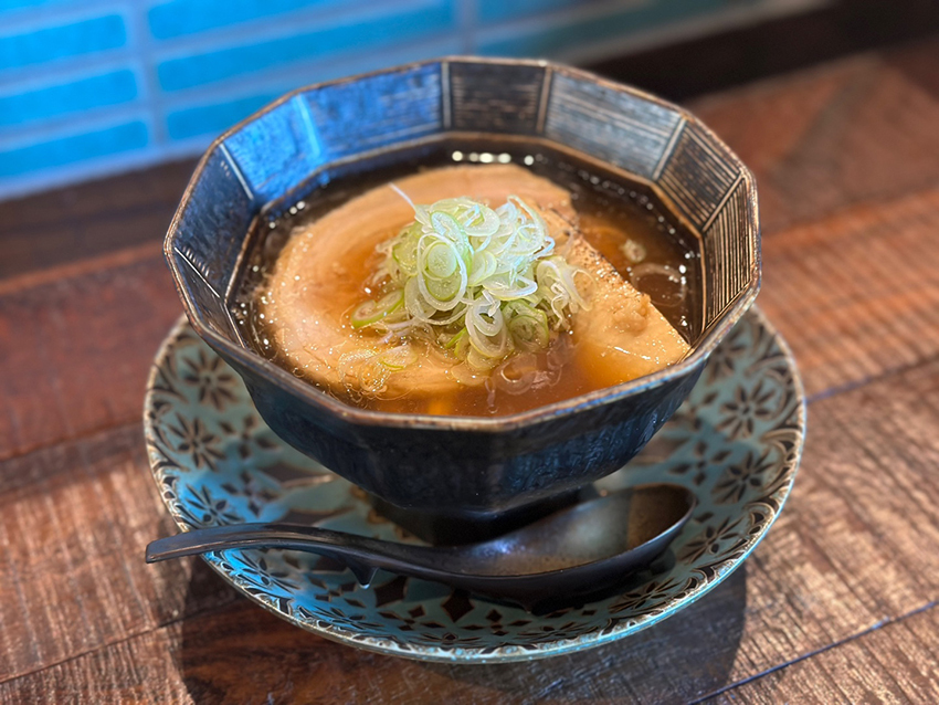 醤油らぁ麺 1000円（税込）