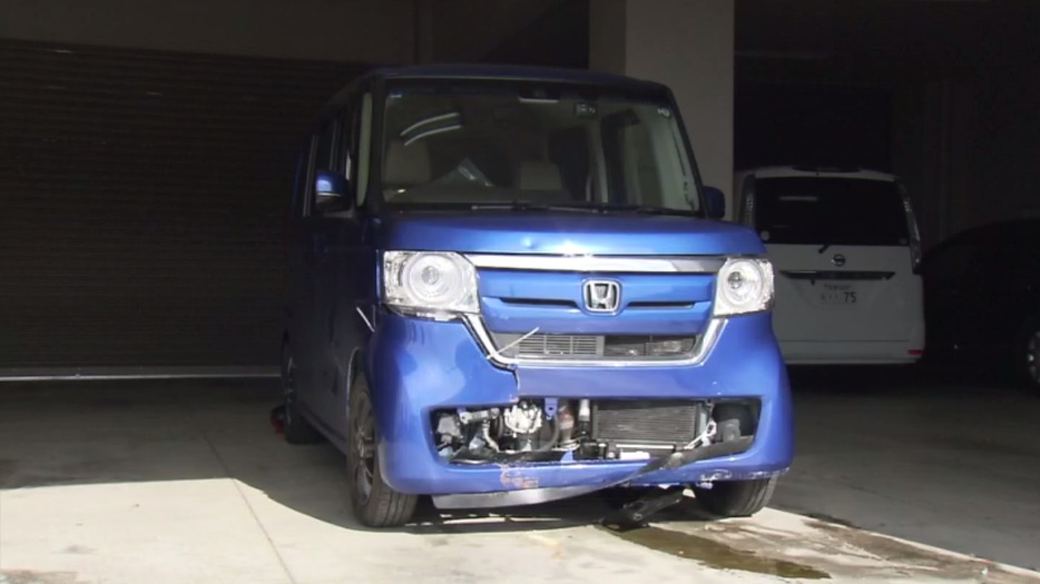 衝突した軽自動車