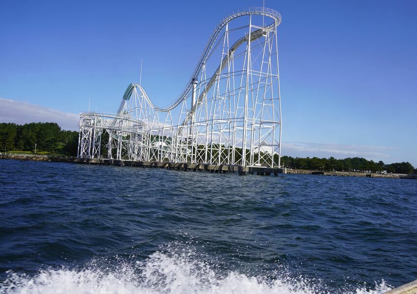 八景島シーパラダイス名物サーフコースターリヴァイアサン