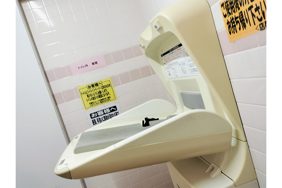 多目的トイレの利用で「戻そうね」と注意喚起【写真：本人提供】