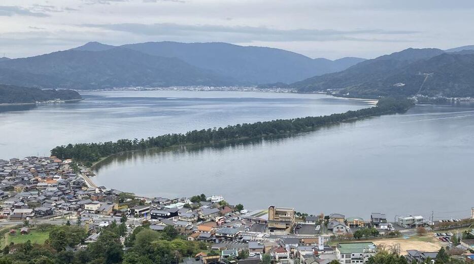 天橋立に広がる「奇跡の海」＝京都府宮津市