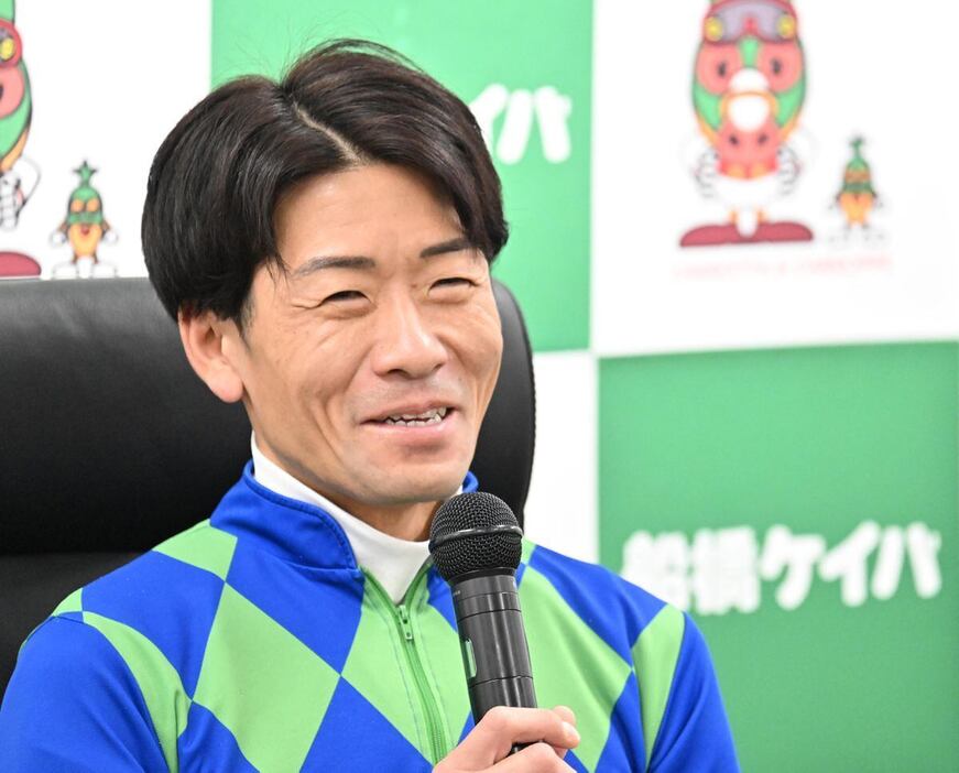 引退騎乗を控え会見した森泰斗騎手＝船橋競馬場（撮影・田村亮介）