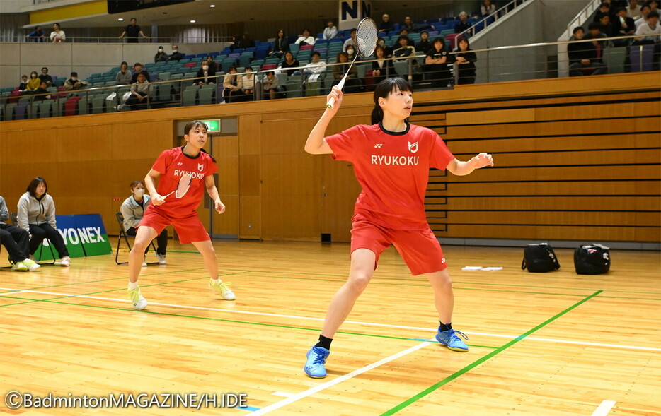 シングルス2本を落として窮地に立たされた龍谷大だが、中出すみれ（右）／田邉裕美などダブルス陣の活躍を優勝へとつなげた