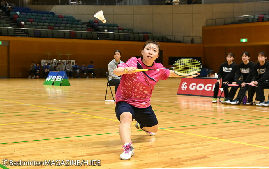 龍谷大の第3シングルスを任された、2年生の金廣真季。プレッシャーに打ち勝って、チームのチャンピオンシップ・ポイントをつかんだ