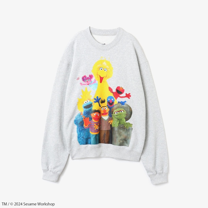 「atmos pink meets SESAME STREET Character Sweatshirt(GRY)」(1万2100円)