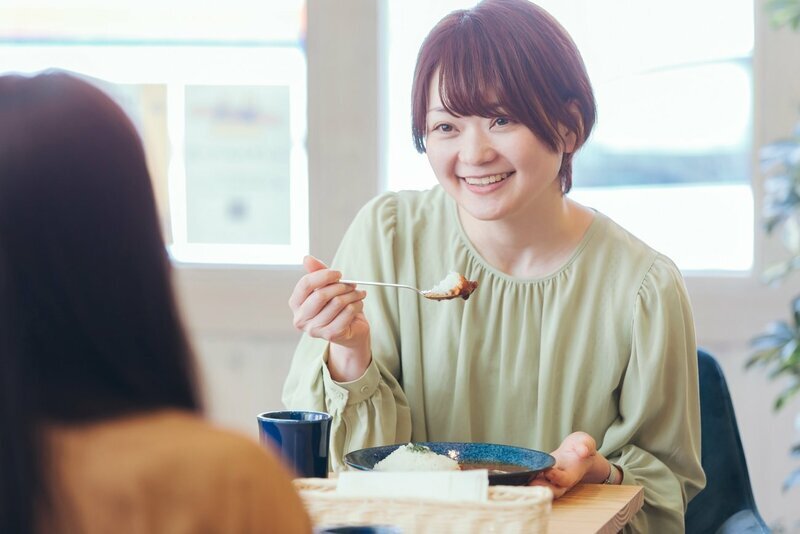 首相の食事マナーも話題になる時代だ（Photo: Adobe Stock）