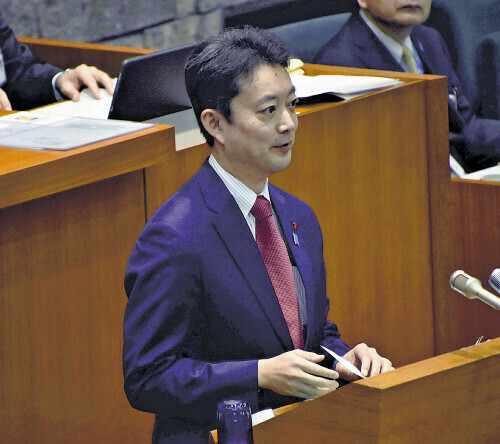 値上げ幅を明らかにする熊谷知事（２１日、県議会で）