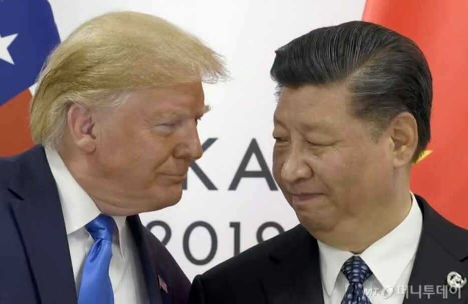 トランプ米大統領（左）と中国の習近平国家主席(c)AP/NEWSIS