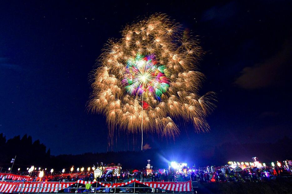 正四尺玉花火（2024年9月14日/写真提供：小千谷市）