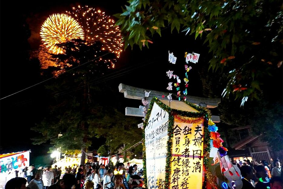 浅原神社から見える花火（写真提供：小千谷市）