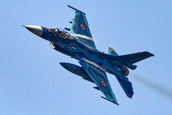 航空自衛隊のF-2戦闘機（画像：写真AC）。