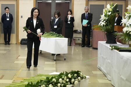 「佐渡島の金山」での労働者追悼式に出席した生稲晃子外務政務官（写真：AP/アフロ）