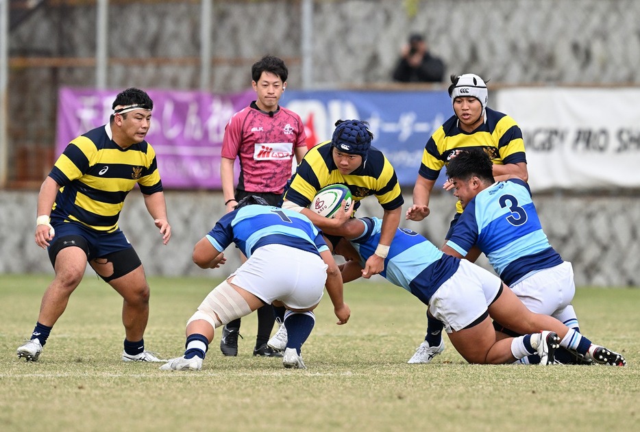 ゲインを勝ち取った立命館大HO大本崚士（撮影：平本芳臣）