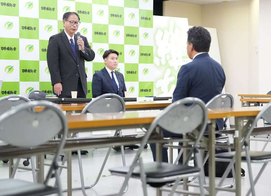 衆院議員の2陣営が出席した維新代表選の立候補予定者説明会＝8日午後、大阪市中央区（沢野貴信撮影）