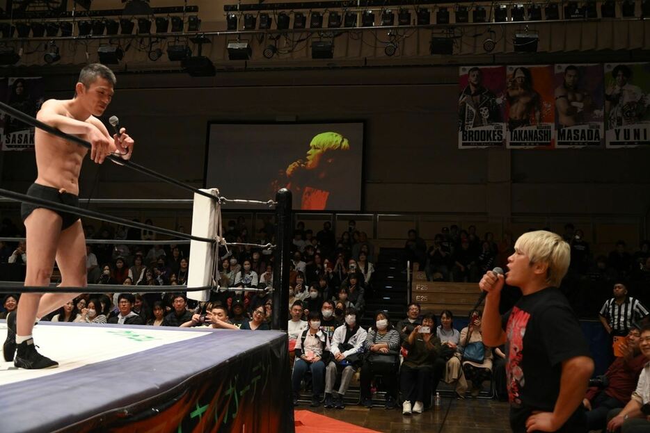 DDTのリングにプロレスリング・ノアの拳王が突如登場