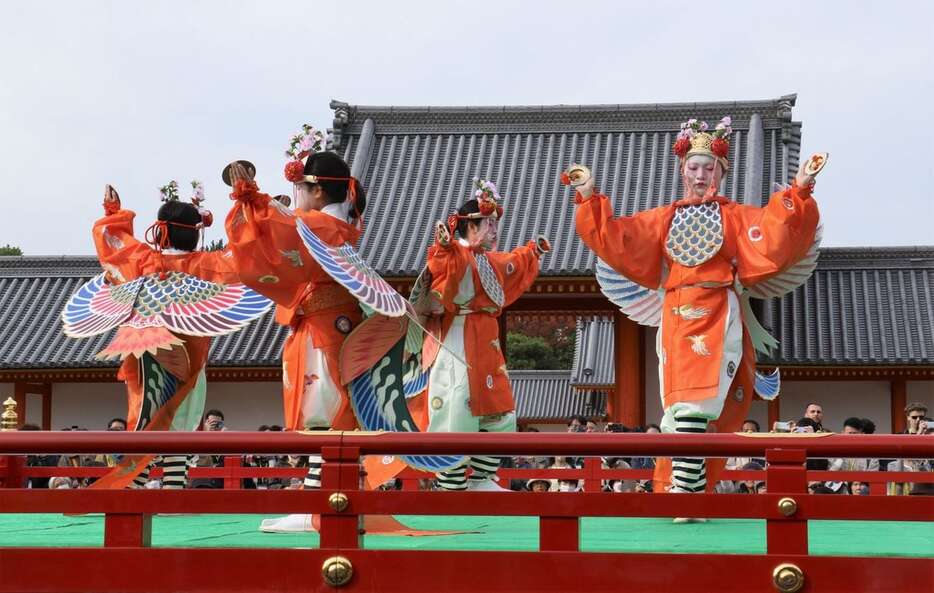 特別公開では舞いも披露される＝京都市上京区