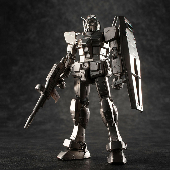 合金製で重厚な雰囲気のガンダム「ガンダリウム合金モデル 1／144 RX-78-2 ガンダム」（BANDAI SPIRITS）　(C)創通・サンライズ