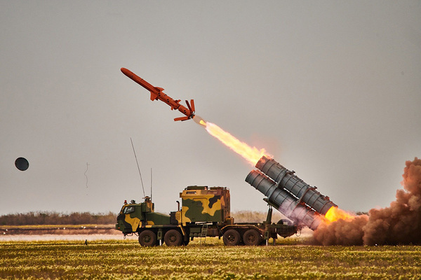 ネプチューンミサイルが発射される瞬間（画像：ウクライナ国防省）。