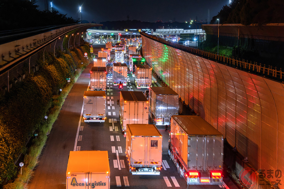 渋滞する東名東京料金所 （画像：PIXTA）