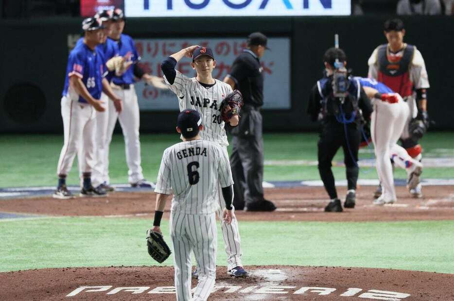 侍ジャパン・戸郷翔征は五回、台湾・陳傑憲に3ランを浴びる＝東京ドーム（撮影・佐藤徳昭）