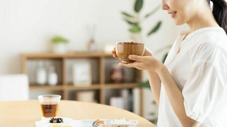 毎朝、具だくさんのみそ汁を最低1杯飲むだけで、代謝のよいやせる体が手に入ります（写真：takeuchi masato／PIXTA）