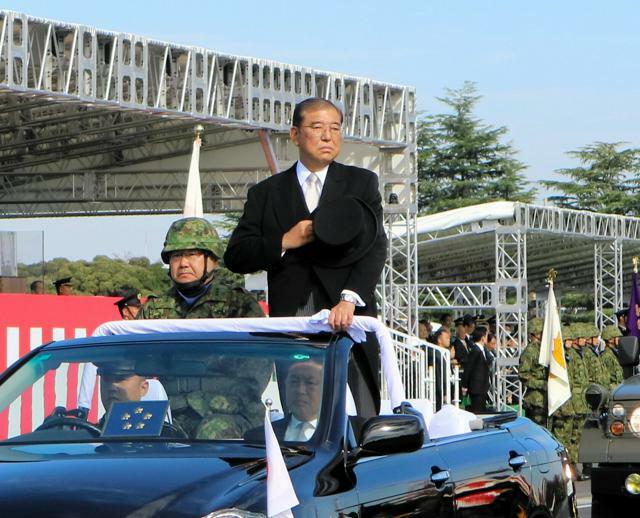 観閲式にのぞむ石破茂首相=2024年11月9日、東京都練馬区、佐藤瑞季撮影