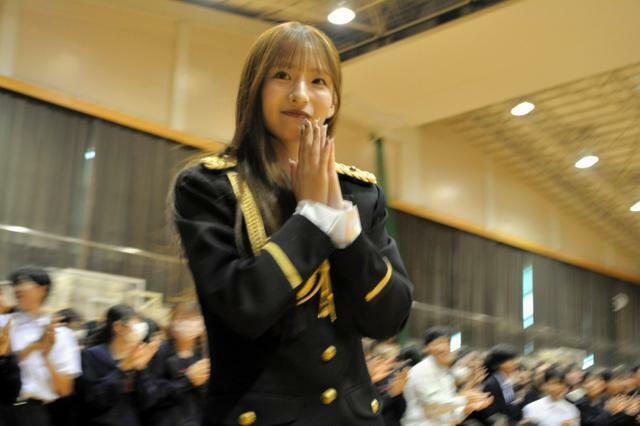 防犯教室で闇バイトへの警鐘をならしたAKB48の平田侑希さん=2024年11月12日午後2時25分、和歌山市、伊藤秀樹撮影