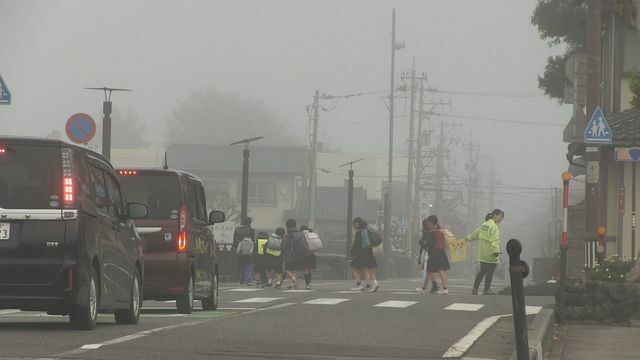 寒気の影響で12月上旬なみに冷え込み 霧も発生(午前7時半大野市)