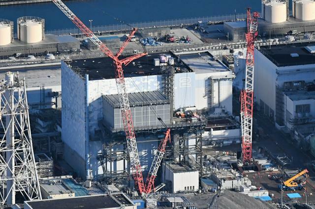 東京電力福島第一原発の2号機=2023年1月、福島県大熊町、朝日新聞社機から、小玉重隆撮影