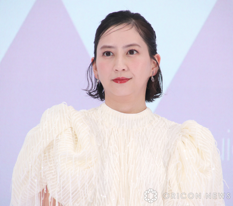 美背中あらわの白ワンピースで登場した河北麻友子 （C）ORICON NewS inc.