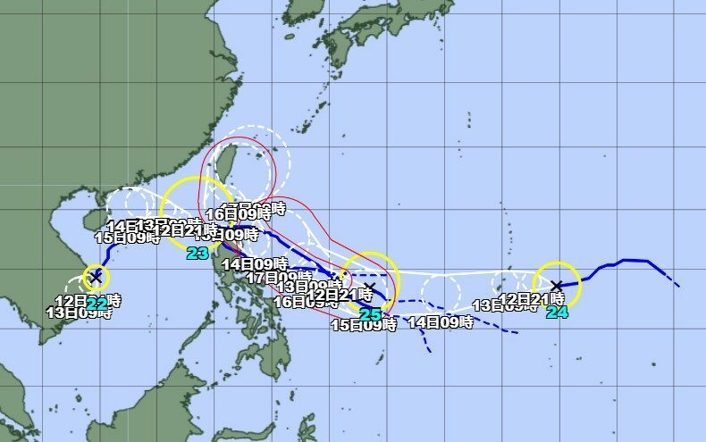 12日午前9時現在の4つの台風の予想経路図（気象庁HPより）