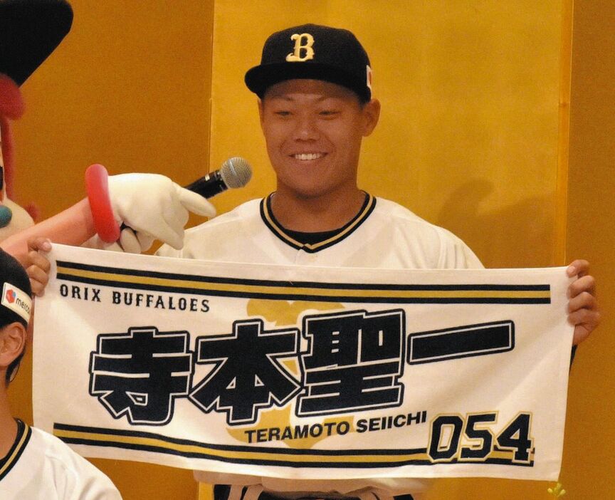 オリックスの育成ドラフト４位ルーキー、寺本外野手