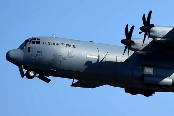 E-130Jのベース機となるC-130J「スーパーハーキュリーズ」（画像：アメリカ空軍）。