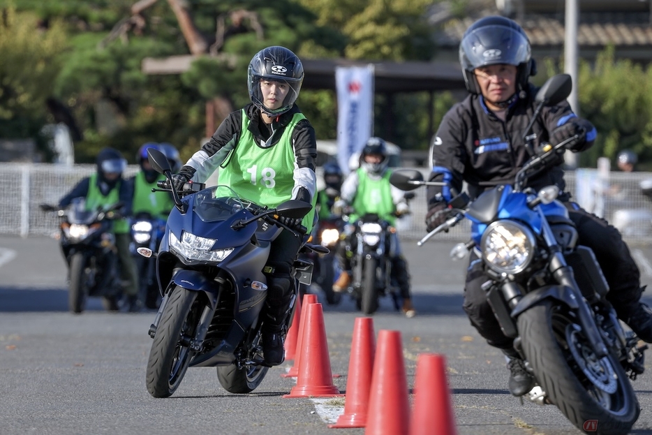 バイクのプロの方が前を走ってくれたら、そりゃあうまくなる気がします