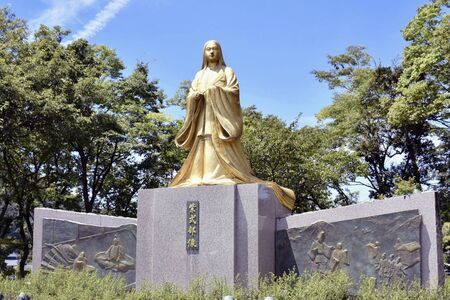 福井県越前市の公園に立つ紫式部の像（写真：共同通信社）