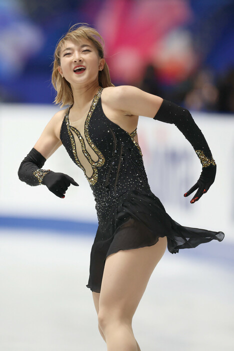 フィギュアスケートのグランプリ（ＧＰ）シリーズ第４戦、ＮＨＫ杯。各種目のフリーが行われ、女子の坂本花織は合計２３１．８８点で優勝。ＧＰ連勝で１２月のファイナル進出を決めた＝９日、東京・国立代々木競技場