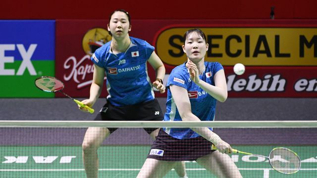 バドミントンの永原和可那選手と松本麻佑選手のナガマツペア(写真：アフロ)