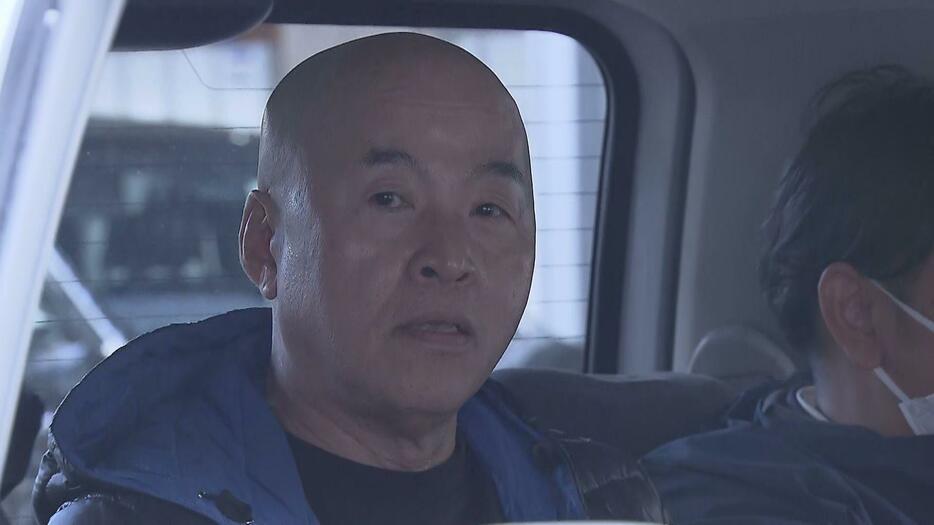 移送される桝田治基容疑者