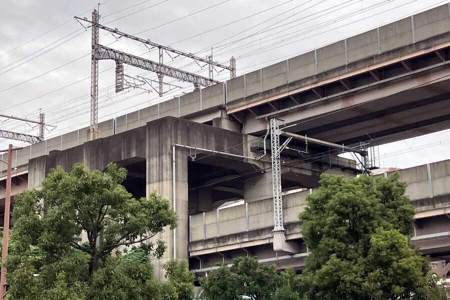 大宮駅南側にある拡幅を待つ高架橋台（画像：北村幸太郎）