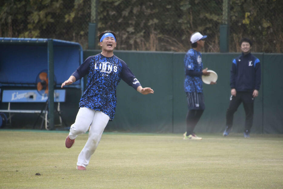 秋季キャンプで練習に励む西武の野村大樹内野手（撮影・平山連）