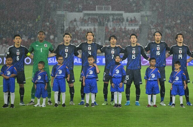 中国戦に挑む日本代表。写真：金子拓弥（サッカーダイジェスト写真部）