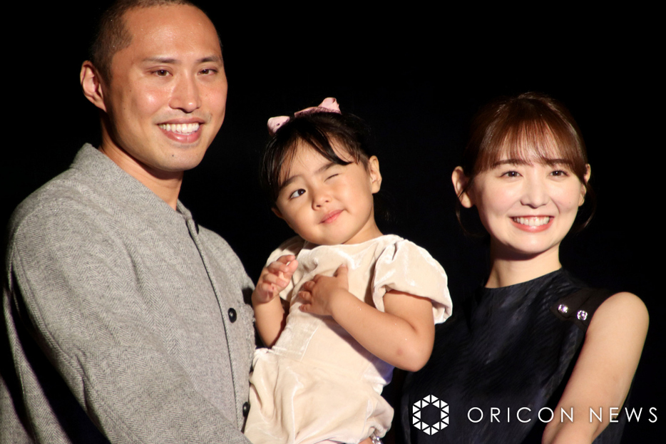 塩浦慎理＆おのののかと2歳の娘（写真中央） （C）ORICON NewS inc.