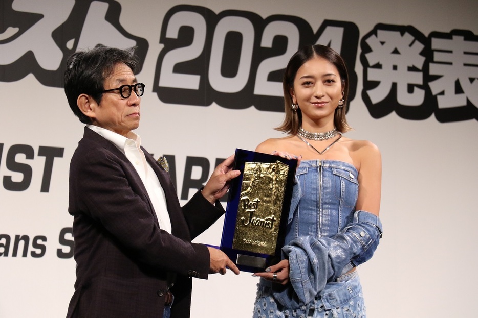 ベストジーニスト3年連続受賞で殿堂入りを果たした池田美優