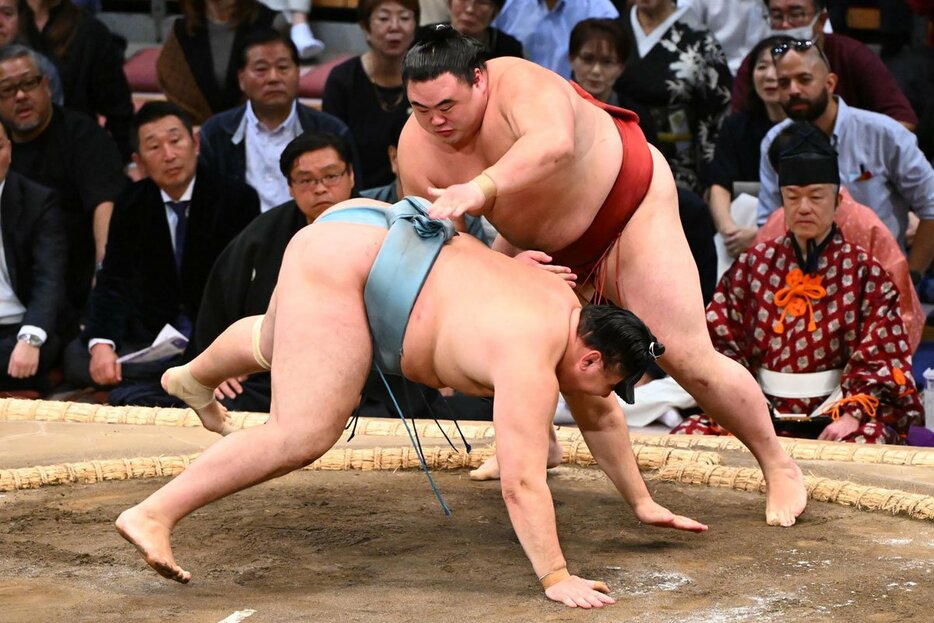 欧勝馬（下）をはたき込んだ隆の勝