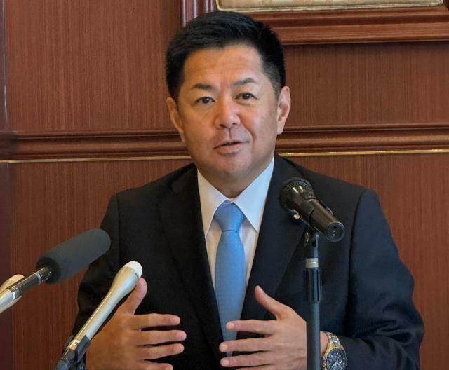 岐阜知事選に立候補表明する渡辺猛之・参院議員=2024年10月2日、岐阜市