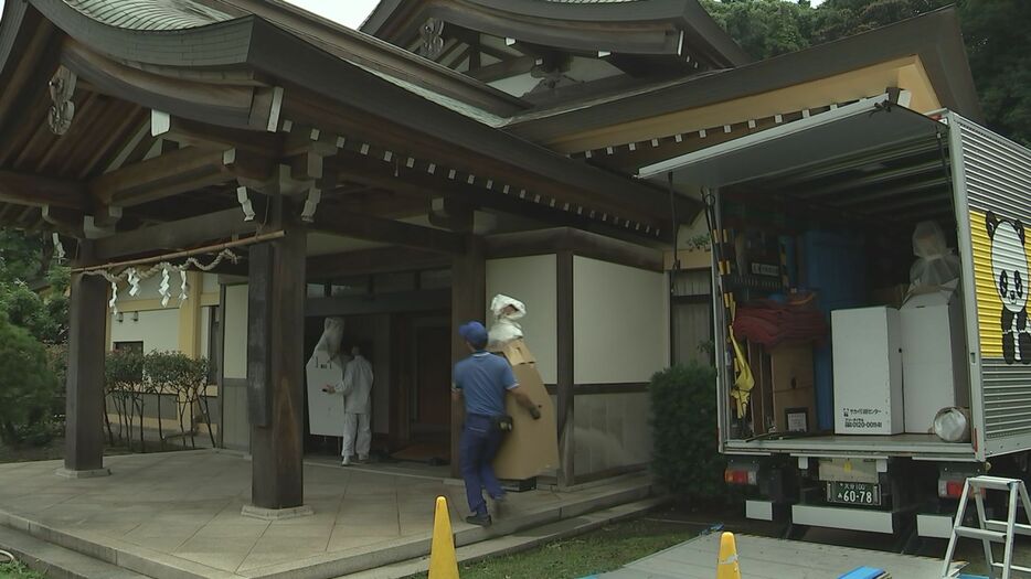 展示品が移される大分県護国神社