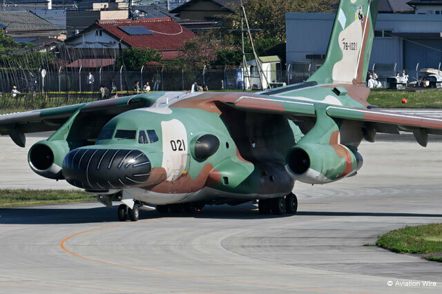 入間航空祭で展示飛行を終えた空自の電子戦訓練機EC-1＝24年11月3日 PHOTO: Tadayuki YOSHIKAWA/Aviation Wire