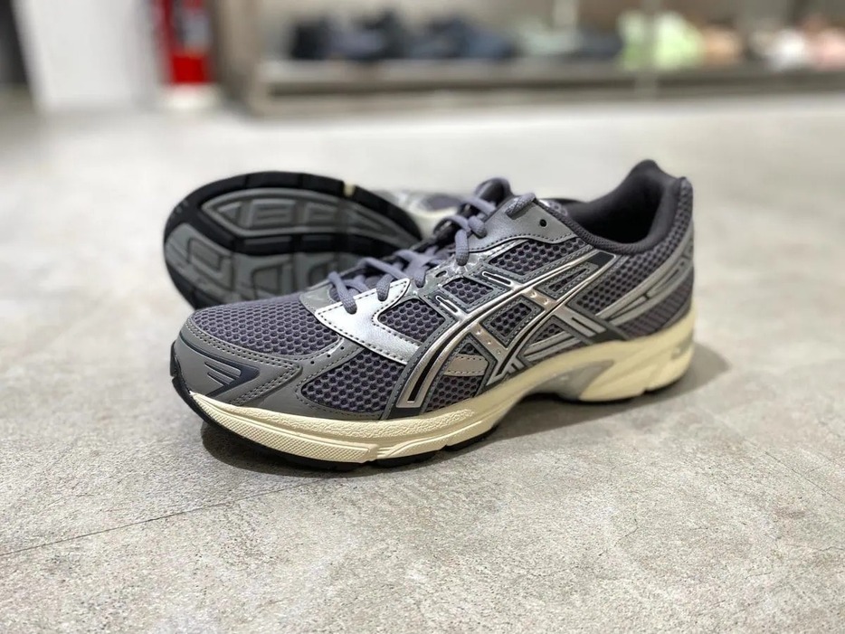 ASICS SPORTSTYLE GEL-1130をチェック