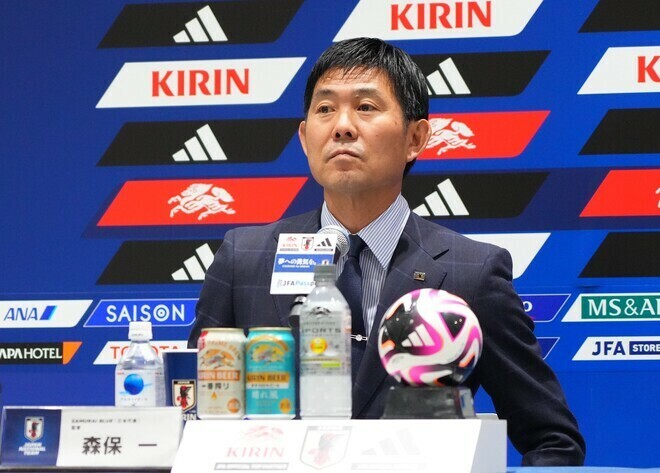 １年ぶりに古橋を招集した森保監督。写真：田中研治（サッカーダイジェスト写真部）