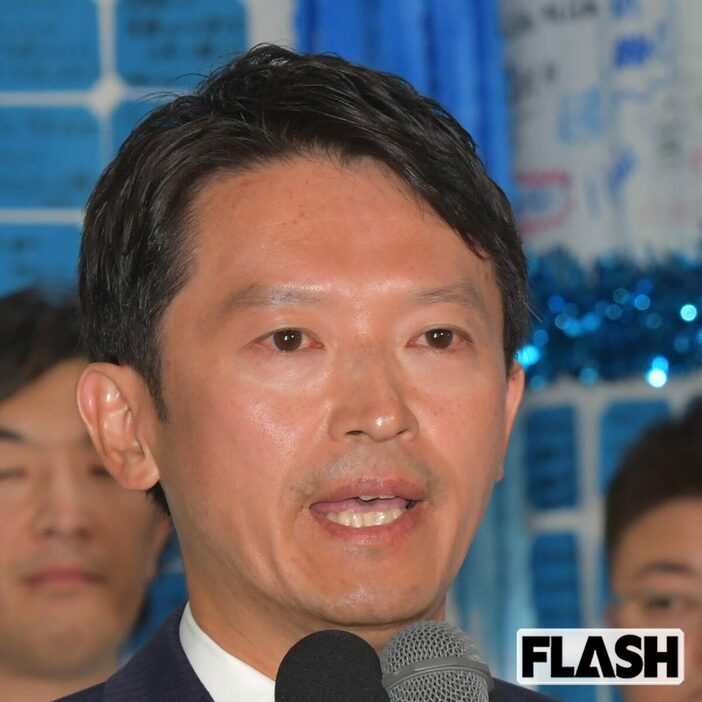 当選直後の斎藤氏（写真・馬詰雅浩）